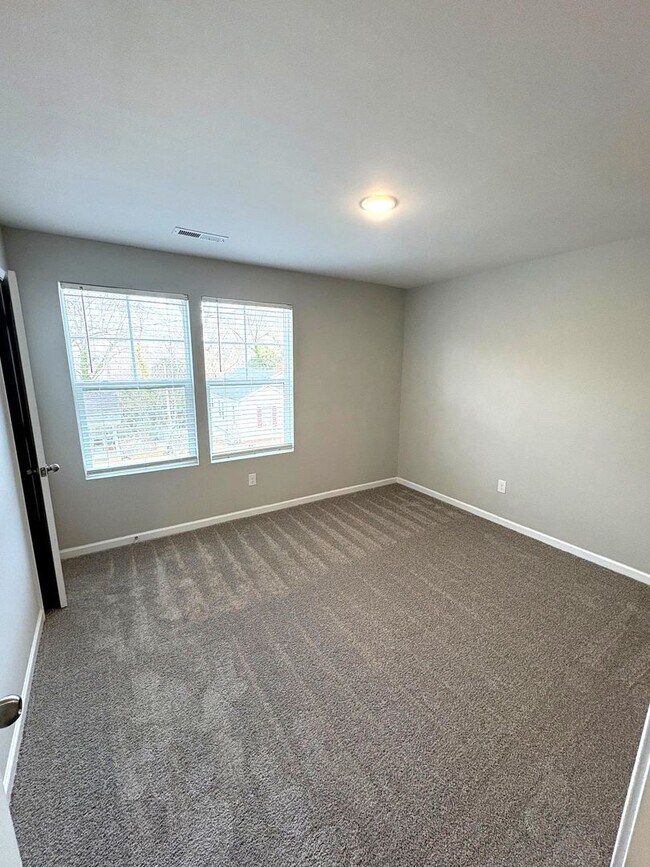 Building Photo - Beautiful 3BR 2.5BA Home w/ Full Appliance Kitchen • Garage Parking in Shelby