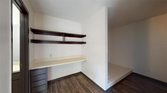 Building Photo - 725 Peppertree Dr