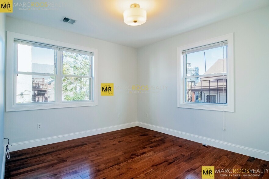 Building Photo - 230 Maverick St