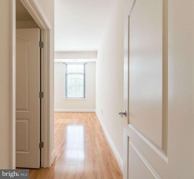 Building Photo - 525 N Fayette St