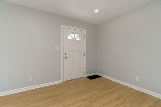 Building Photo - 2228 Holt Ave