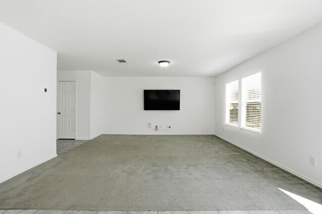 Building Photo - Spacious 4-Bedroom Home with Flexible Floor Plan in Growing West San Antonio