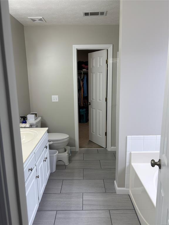 Building Photo - 1136 Hallwood Ln