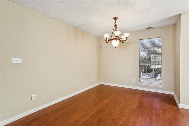 Building Photo - 3025 Vineyard Way