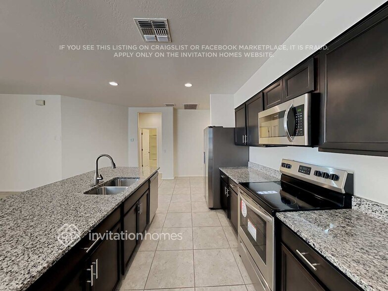 Building Photo - 36822 W Maddaloni Ave