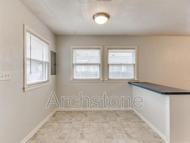 Building Photo - 630 Villa Dr