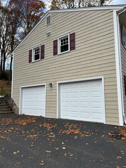 side of house - 15 Old Village Ln