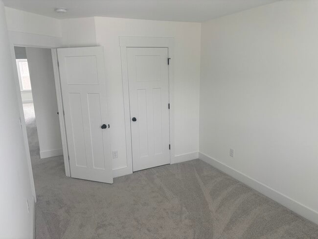 Building Photo - 484 Ml Pk Wy