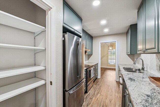 Building Photo - Pristine Updated Indian Creek Condo