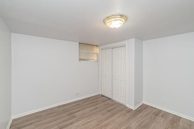 Building Photo - 7530 N Oakley Ave