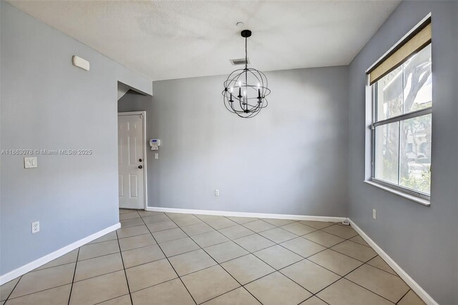 Building Photo - 2938 St Thomas Dr