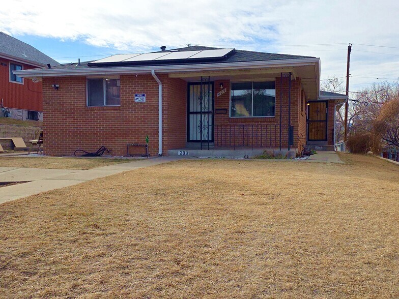 Outside - 209 S Hooker St