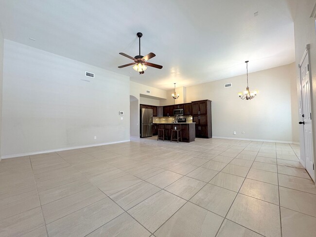 Building Photo - West El Paso 4 bed refrig A/C Home in Ench...