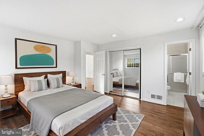 Building Photo - 7821 Cayuga Ave