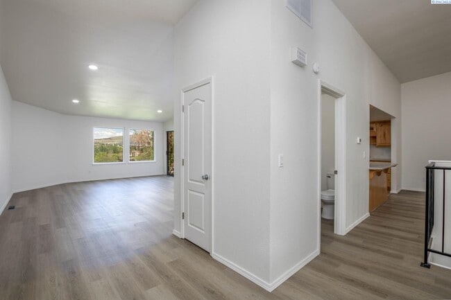 Building Photo - Meadow Springs Condo