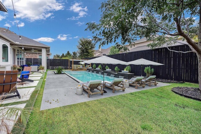 Building Photo - 13401 Mardi Gras Ln