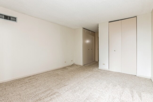 Building Photo - 200 N Dearborn St