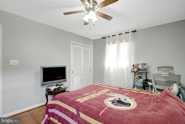 Building Photo - 6608 Spring Valley Dr