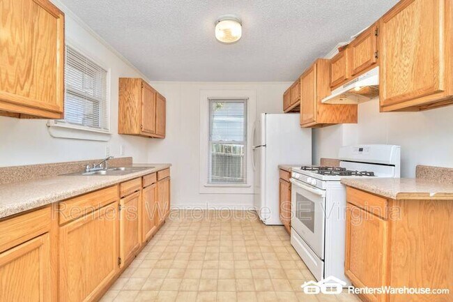 Building Photo - 112 W Seaview Ave