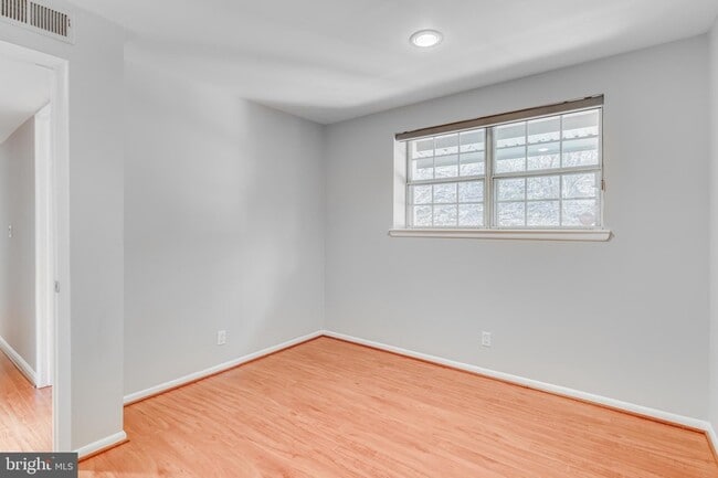 Building Photo - 2844 S Wakefield St