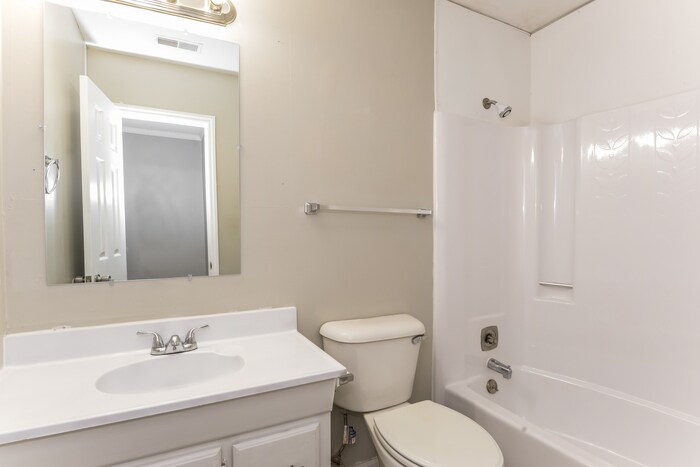 Building Photo - 3910 Walnut Hill Ct