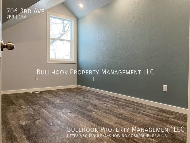 Building Photo - 706 3rd Ave