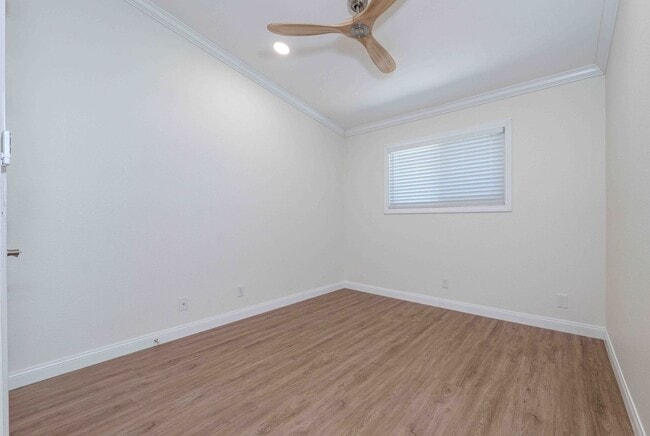 Building Photo - 10419 Hayford St