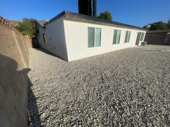 Building Photo - 28253 Robin Ave