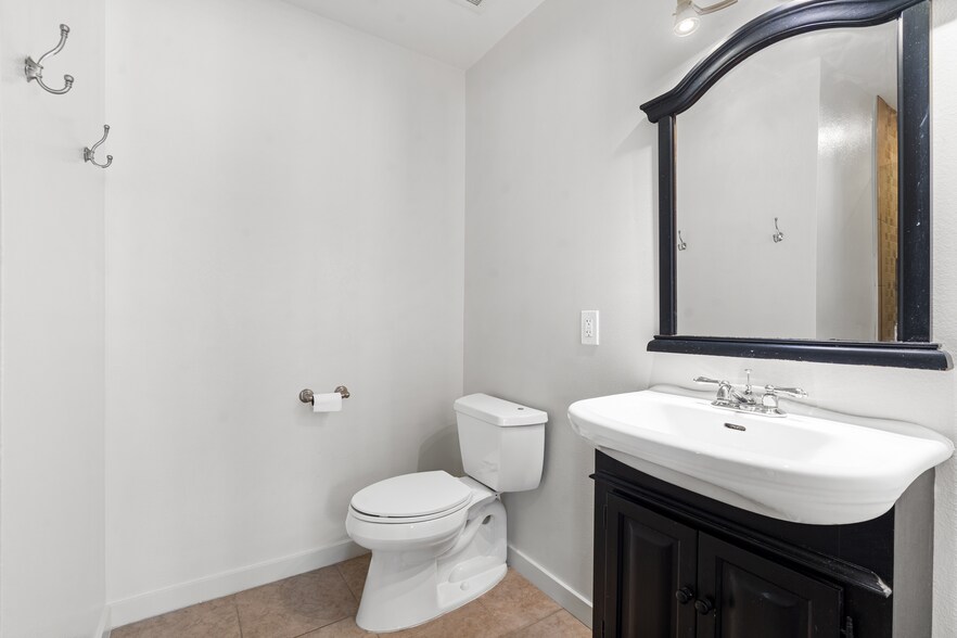 master bathroom - 11100 Acama St