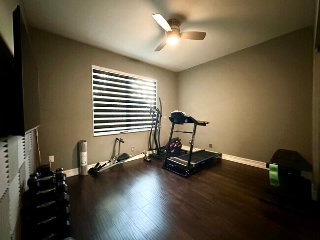 Building Photo - 9687 Springlake Cir