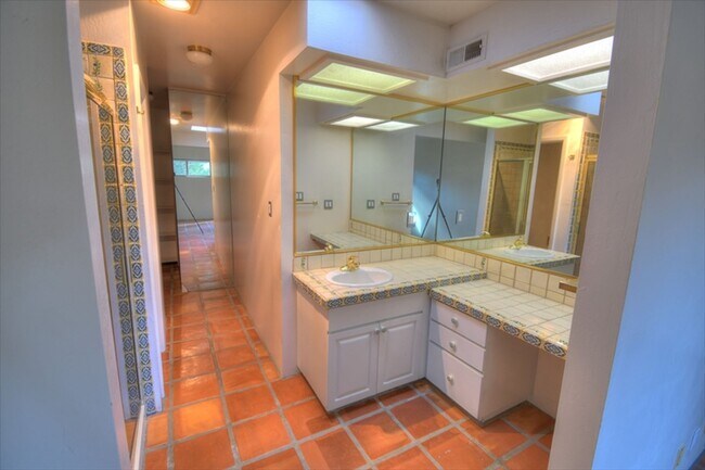 Building Photo - 2517 Tramway Terrace Ct NE