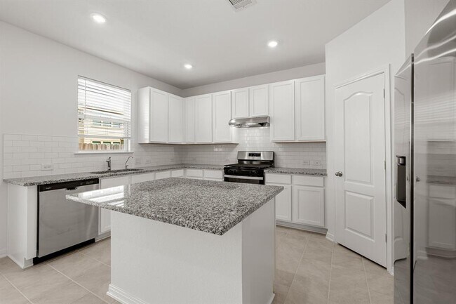 Building Photo - 7611 Royal Oasis Ln