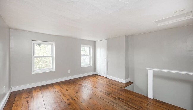 Building Photo - 305 E Cabot St