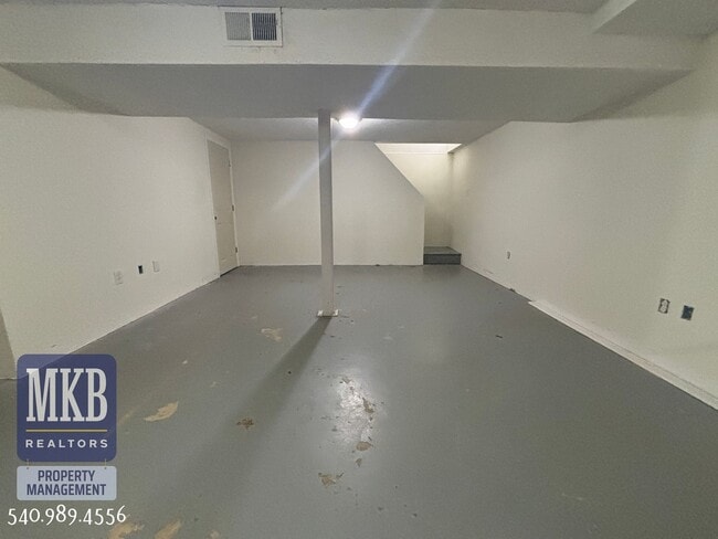 Building Photo - 4706 Casper Dr NE