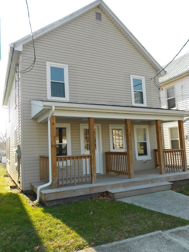 Primary Photo - 447-449 W. Fifth St.