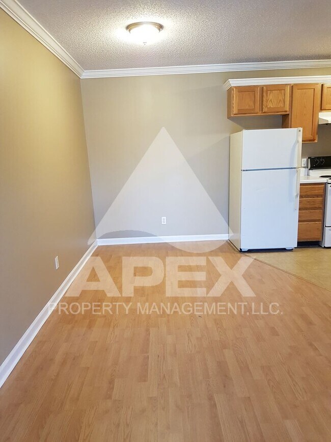 Building Photo - MOVE-IN SPECIAL!! NO RENT UNTIL OCT 1ST 20...
