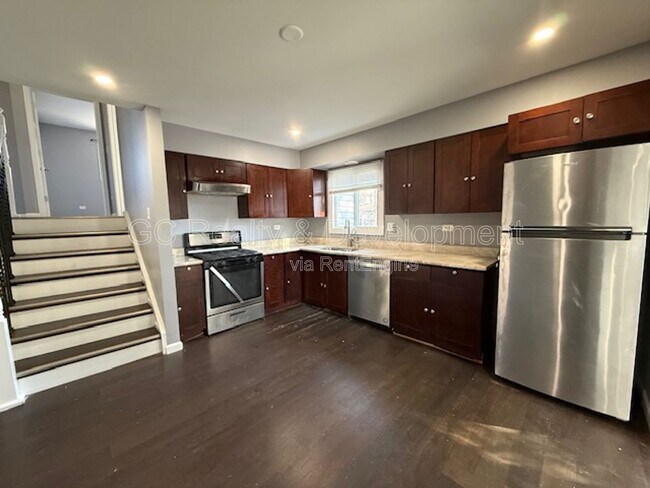 Building Photo - 24 W Ann St