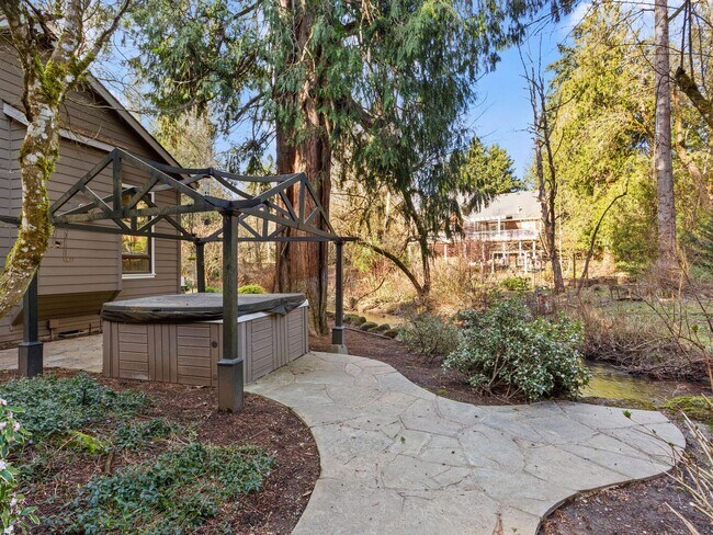 Building Photo - 4207 SE Aldercrest Rd
