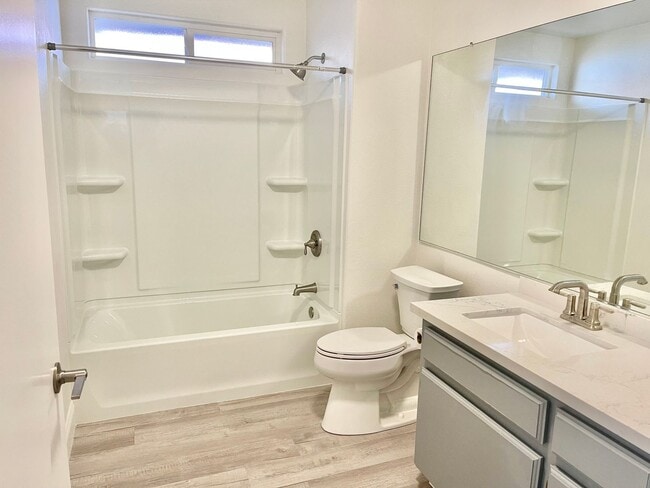 Building Photo - 1213