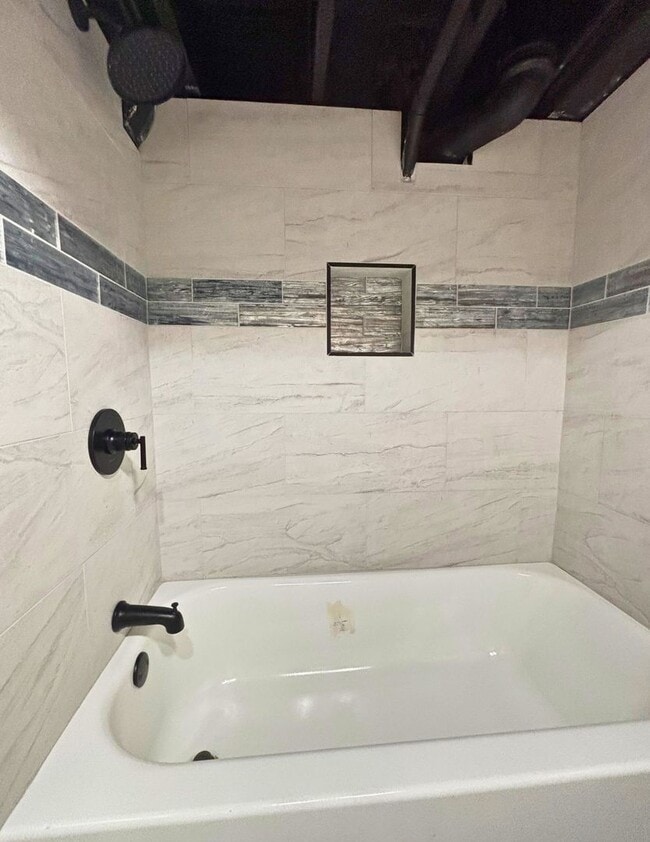 Building Photo - Spacious 3-Bedroom 2 Bath Home in Gary