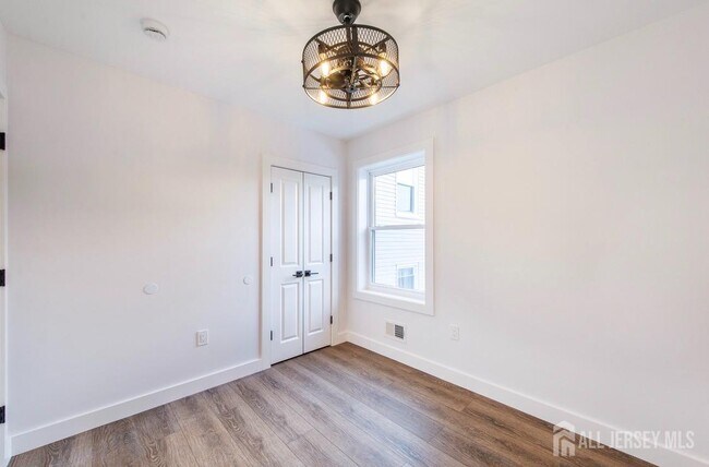 Building Photo - 227 21st St