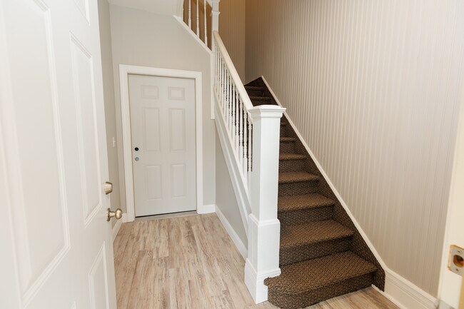 Building Photo - 805 E Olive St