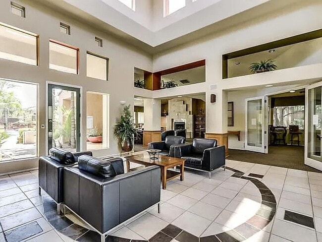 Building Photo - Furnished Condo. SCOTTSDALE SOMERSET 2 bed, 2 bath unit