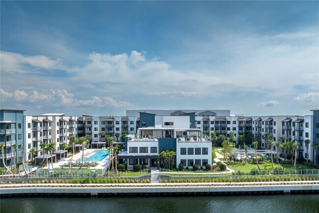 Building Photo - 5127 W Tyson Ave