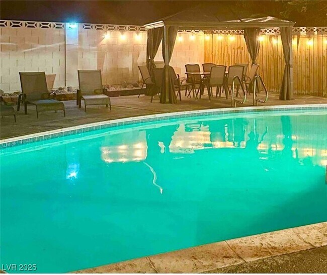 Building Photo - 3835 Chutney St