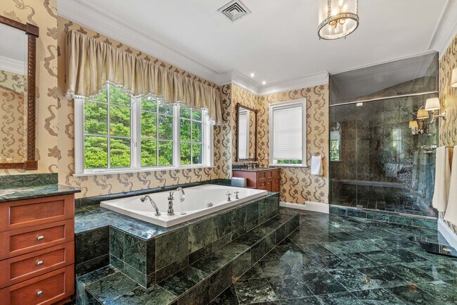 Building Photo - 4220 Purchase St