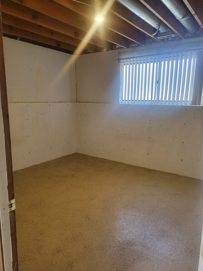 Building Photo - 165 W 910 S
