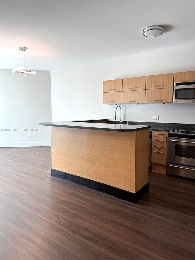 Building Photo - 350 S Miami Ave