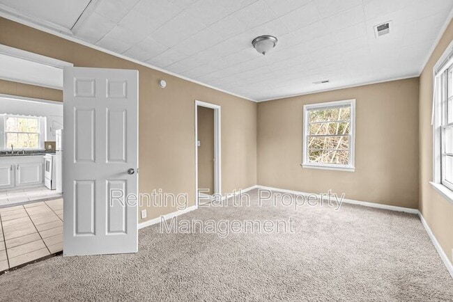 Building Photo - 942 Hillcrest Ave