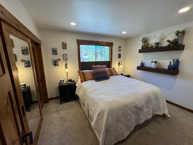 Building Photo - 11869 Deerfield Dr